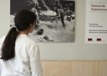 Ciencias de la Educación y Humanidades de Cuenca acoge la exposición ‘Un día en la facultad’